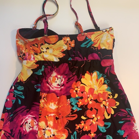 Tanking top. Straps are removable size Large - Picture 4 of 6